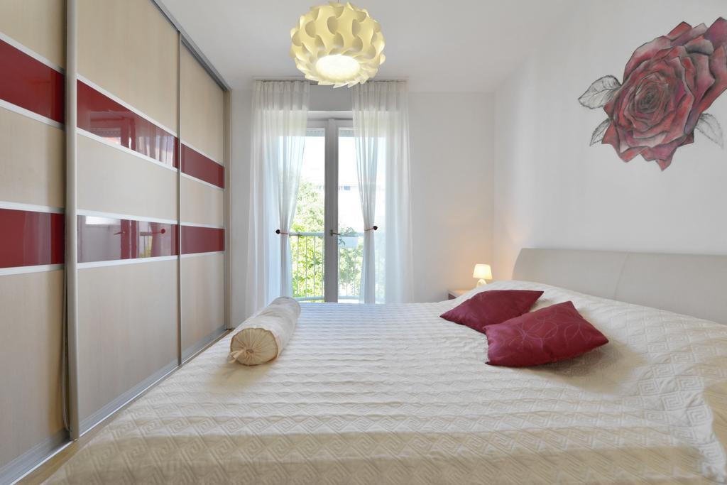 Cozy Beach Apartment Спліт Екстер'єр фото