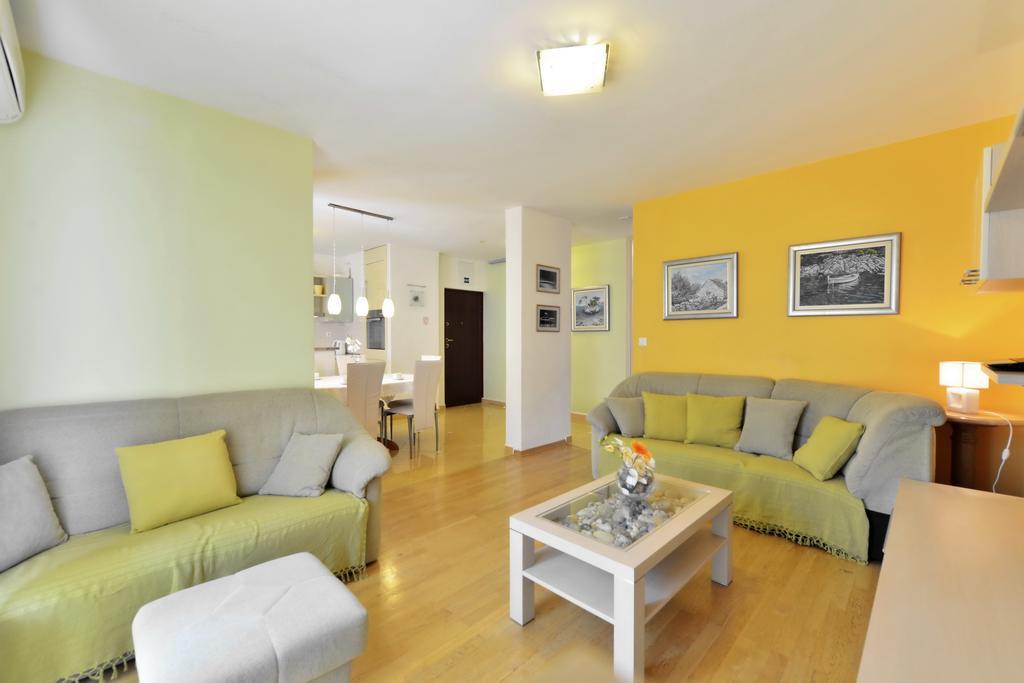 Cozy Beach Apartment Спліт Екстер'єр фото